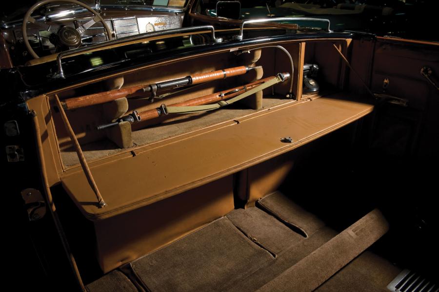  Cadillac V16 Presidential Convertible Parade Limousine by Fleetwood 1938 года  (фото 9 из 57)